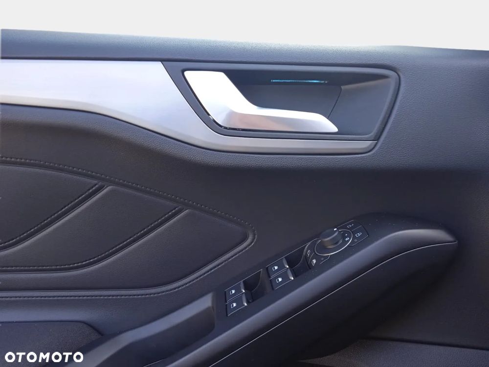 Ford Focus 1.0 EcoBoost Titanium X - 29