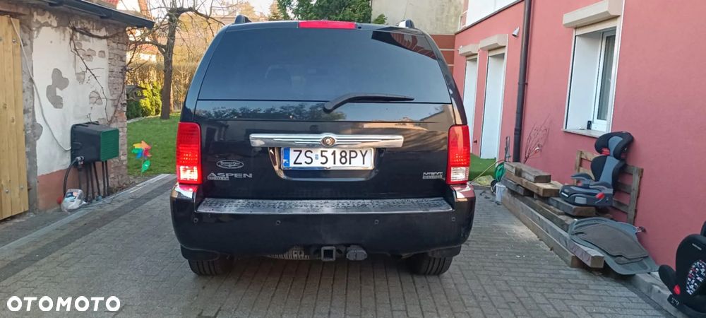 Chrysler Aspen - 5