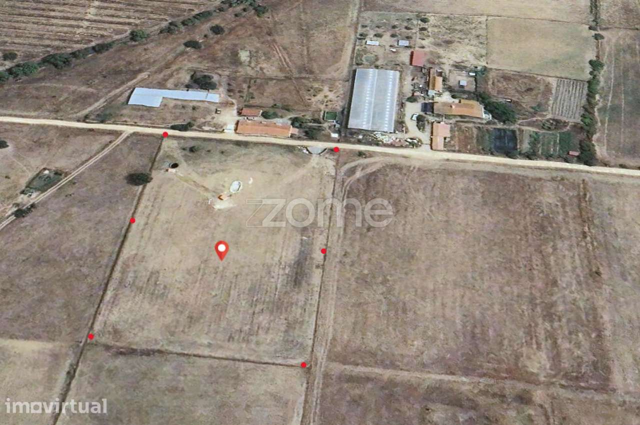 Terreno com 10.070 m2 em Évora (Courelas da Toura)