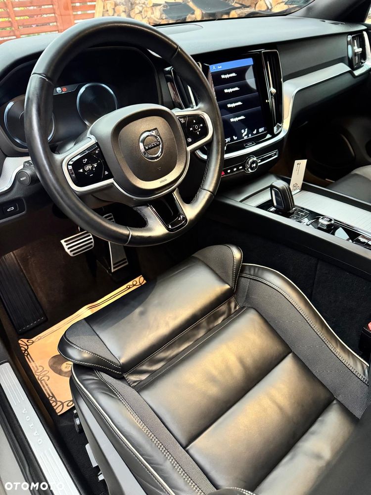 Volvo V60 B3 B R-Design - 11