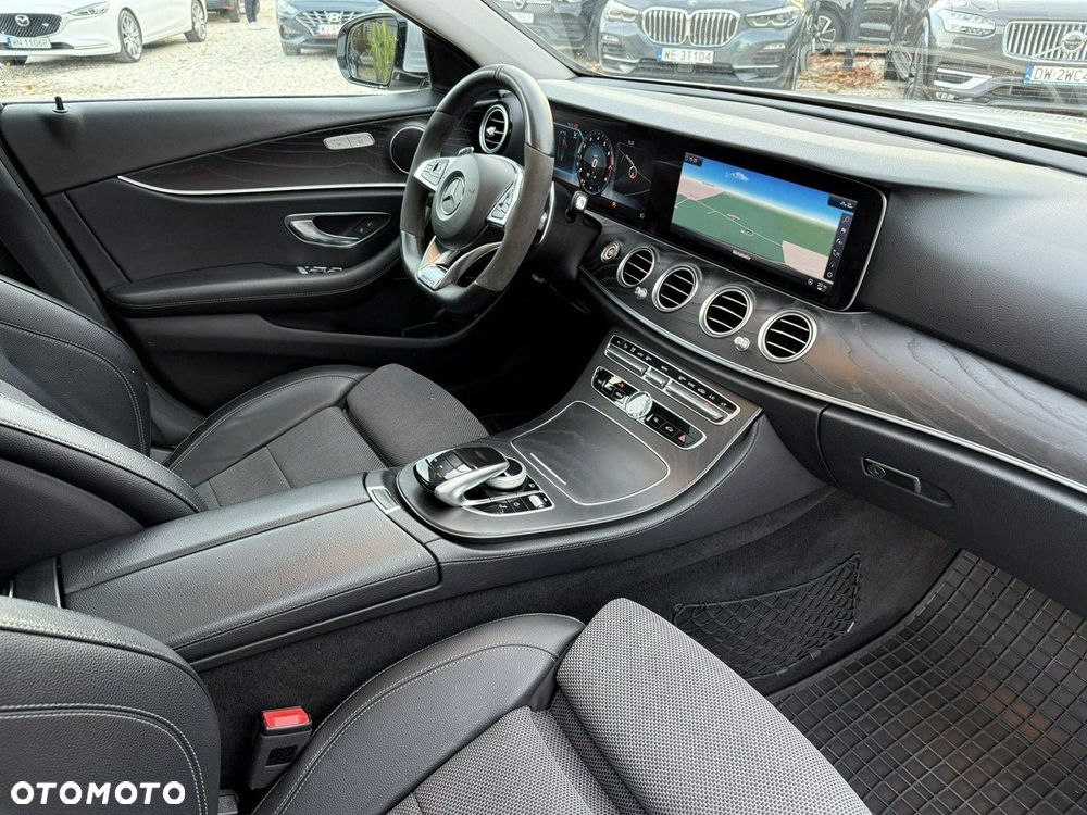 Mercedes-Benz Klasa E 400 4-Matic 9G-TRONIC - 33