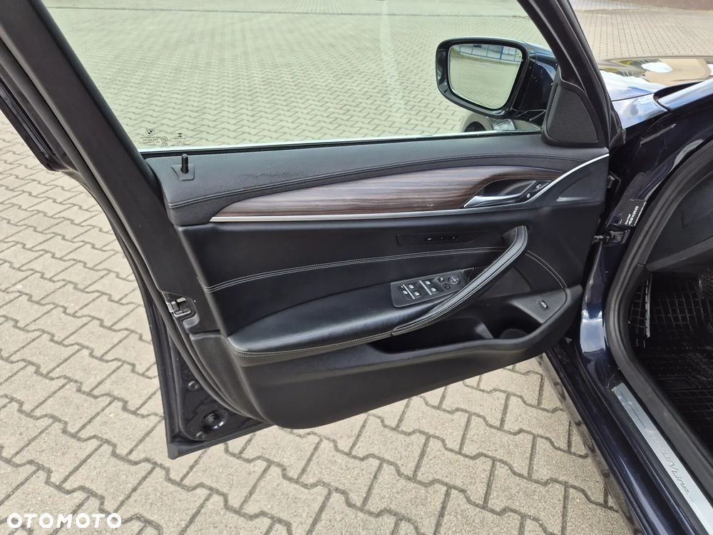 BMW Seria 5 520d xDrive Luxury Line sport - 23