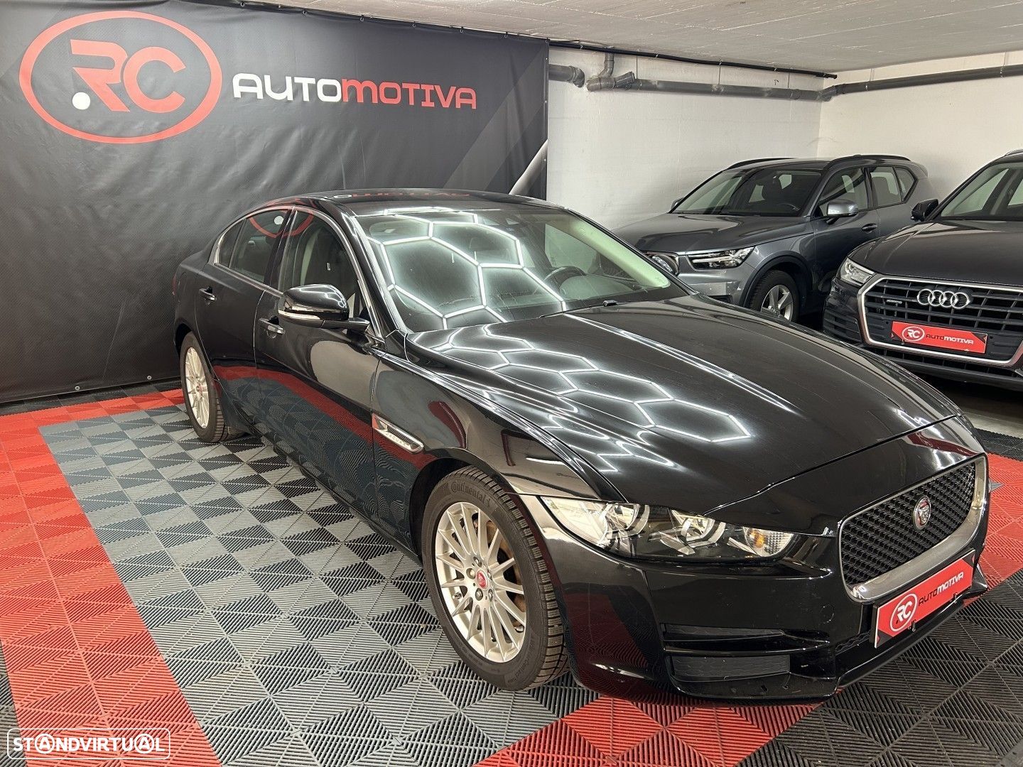 Jaguar XE 2.0 D Prestige - 1