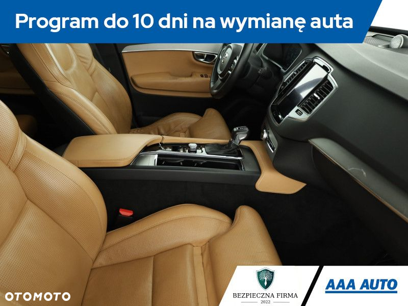 Volvo XC 90 - 8