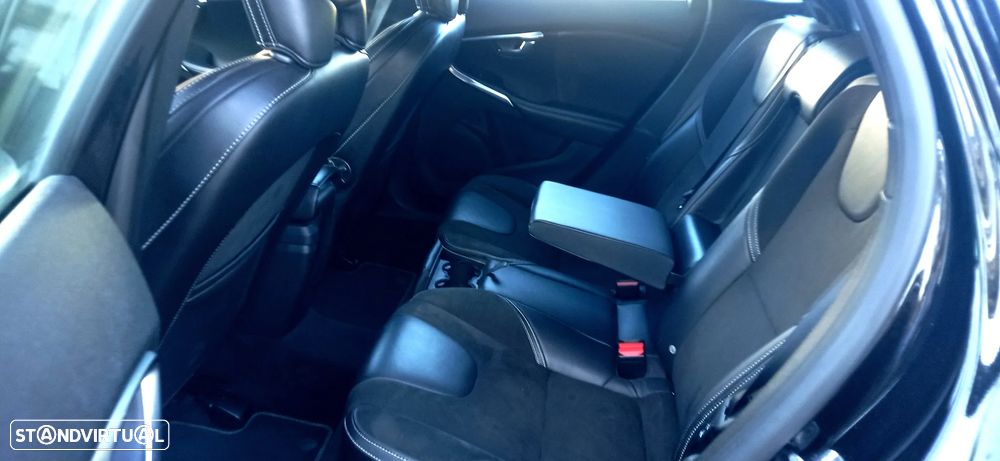 Volvo V40 D3 Geartronic RDesign - 12