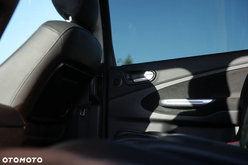 Ford Galaxy 2.0 TDCi Ghia - 29