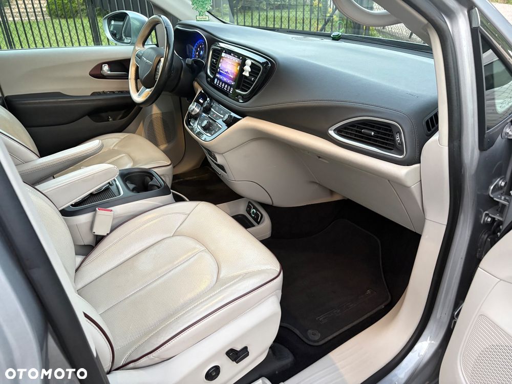 Chrysler Pacifica - 24