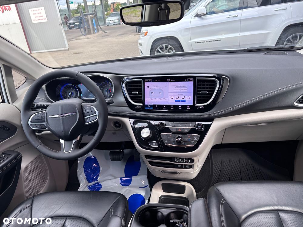 Chrysler Pacifica - 28
