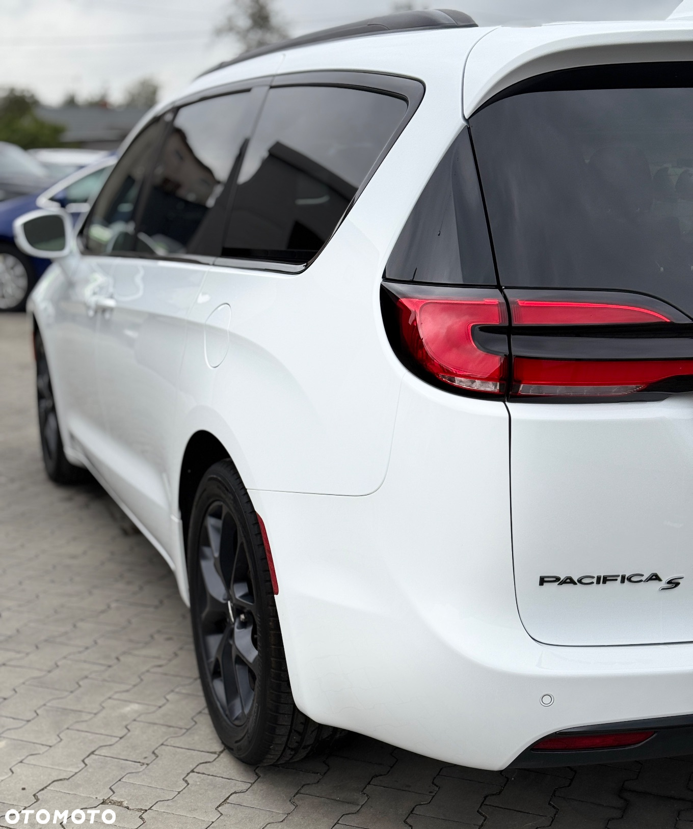 Chrysler Pacifica - 13
