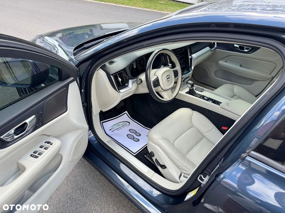 Volvo S60 T6 AWD Momentum Pro - 8