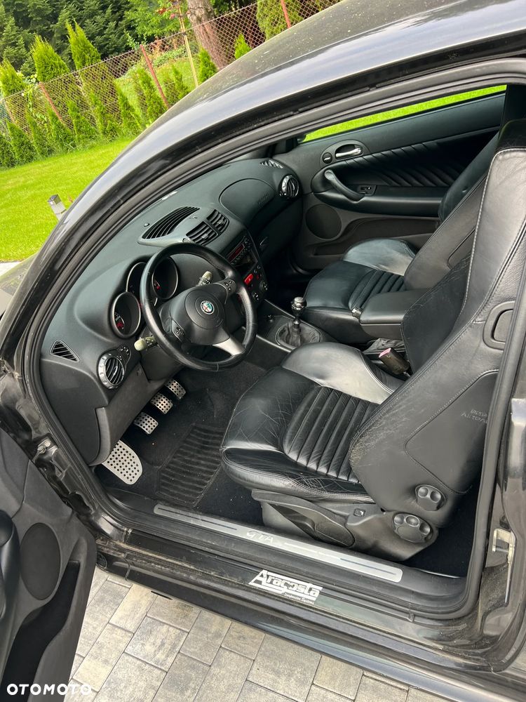Alfa Romeo 147 3.2 24v GTA - 12