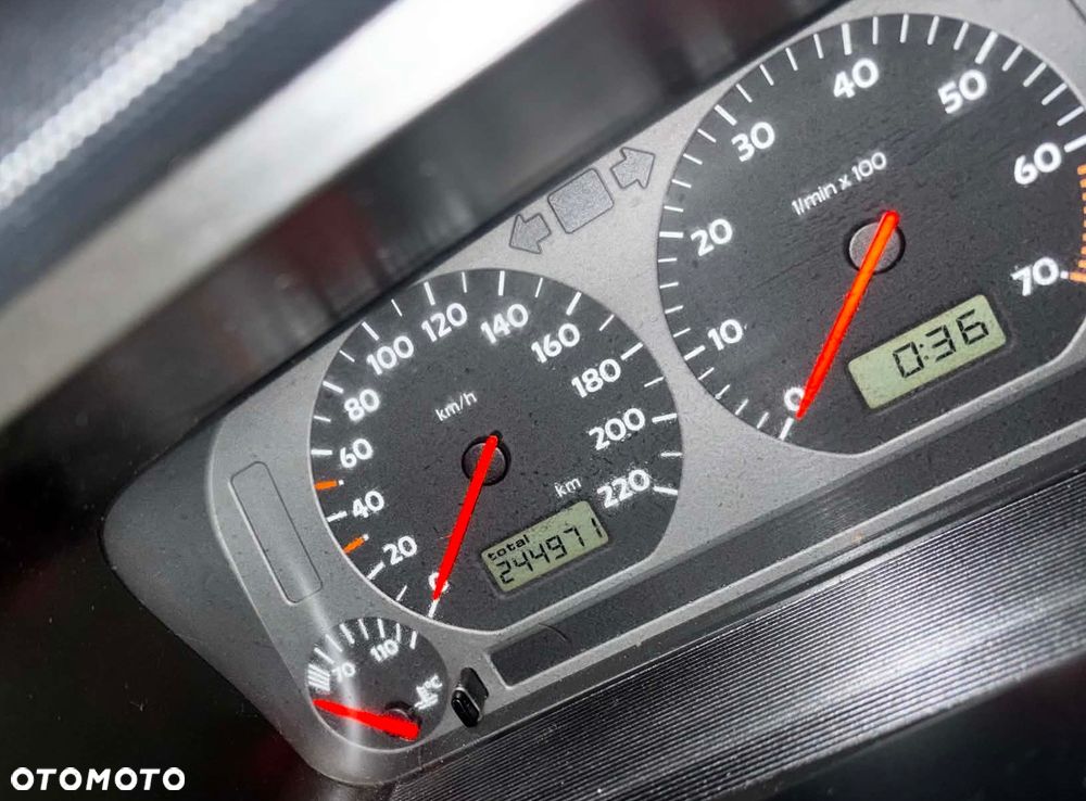 Volkswagen Golf 1.8 GL - 10