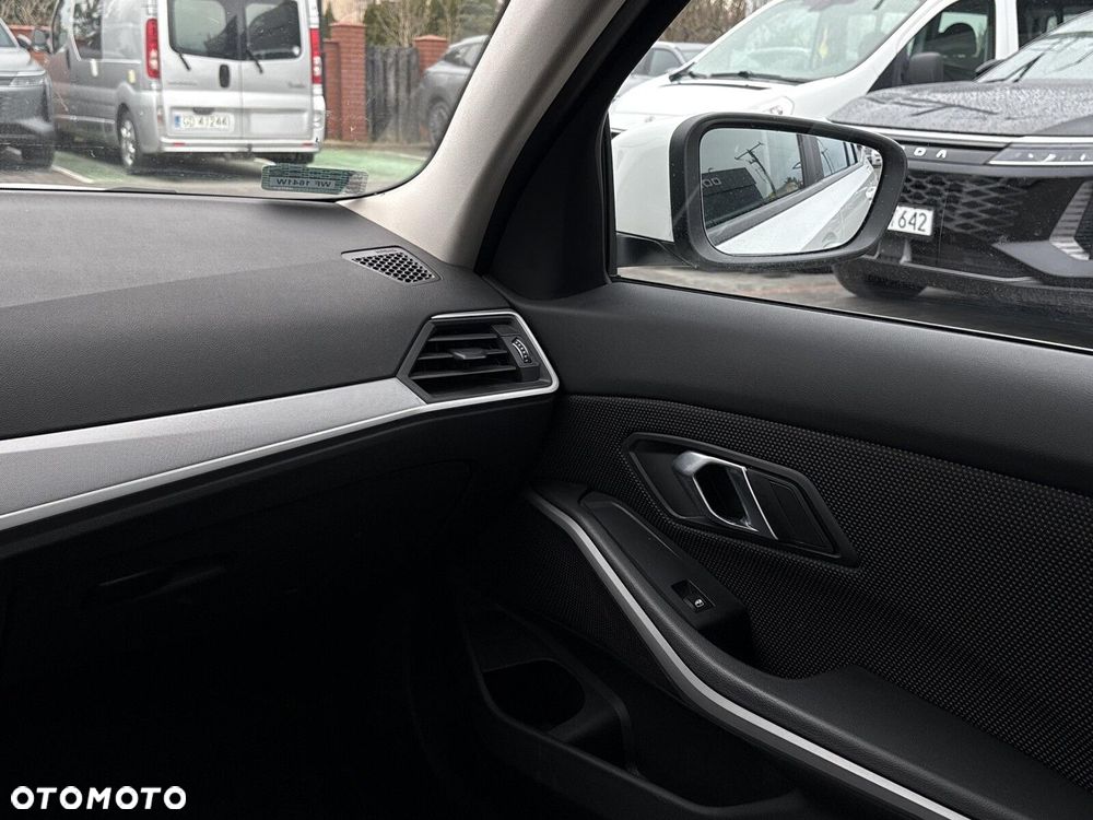 BMW Seria 3 318i Advantage - 15