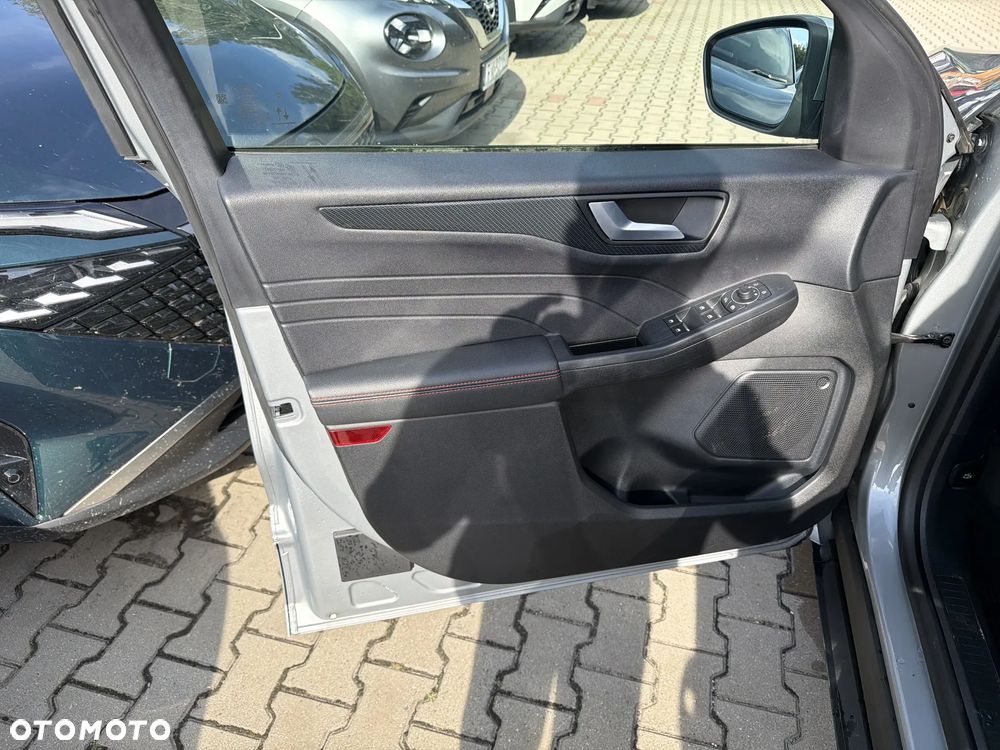 Ford Kuga 1.5 EcoBoost FWD ST-Line X - 24