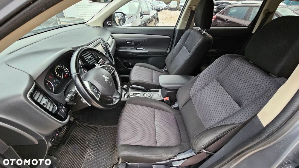 Mitsubishi Outlander 2.2 DID Intense + - 12