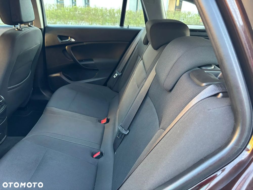 Opel Insignia - 25