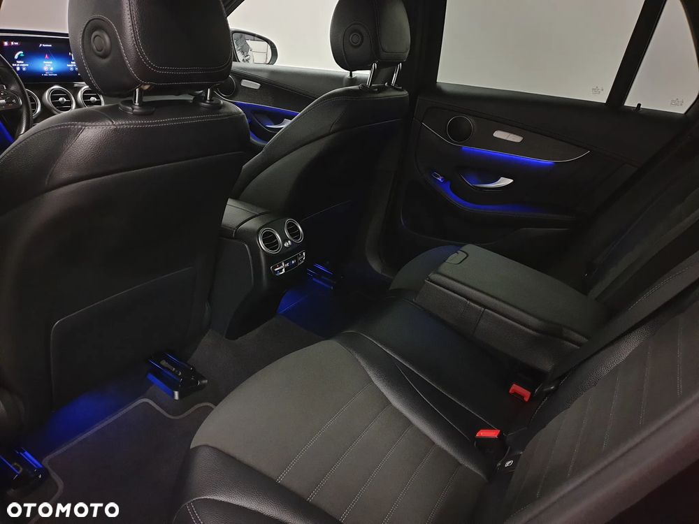 Mercedes-Benz GLC 300 d 4Matic 9G-TRONIC AMG Line Plus - 29