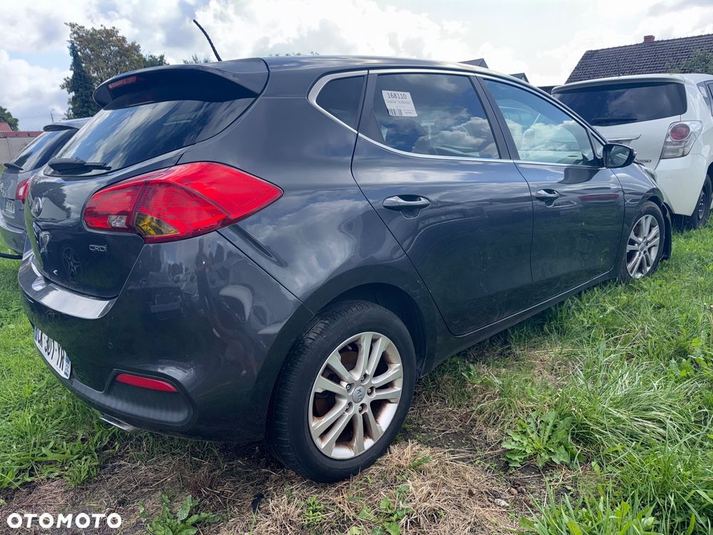 Kia Ceed 1.6 CRDi 128 Fifa World Cup Edition - 4