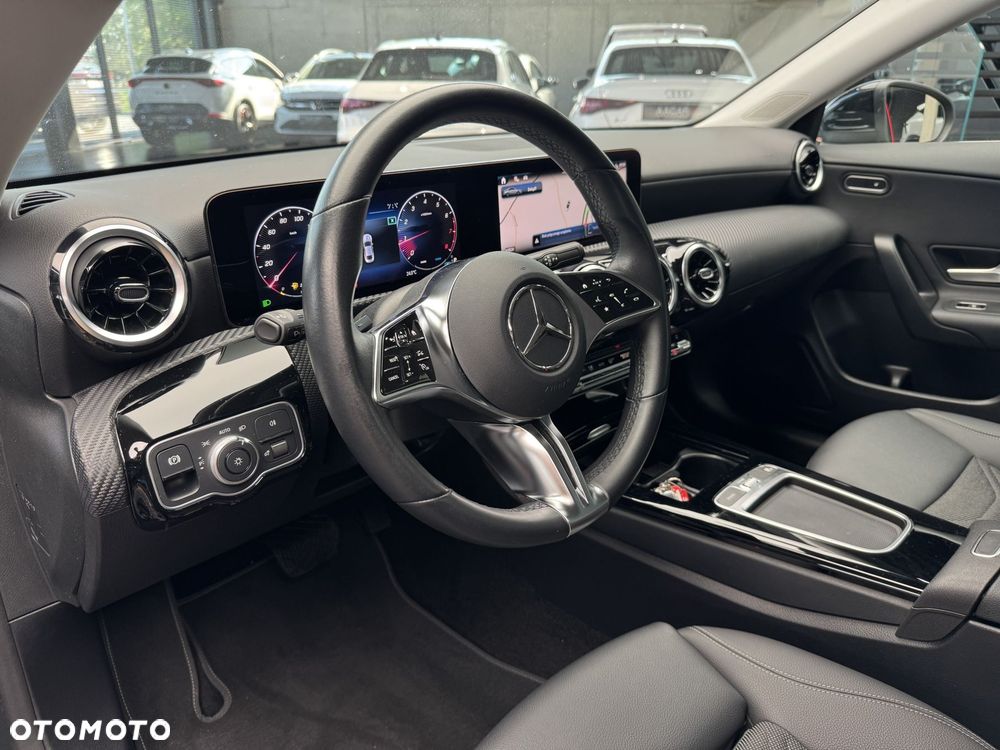 Mercedes-Benz CLA 200 7G-DCT - 10