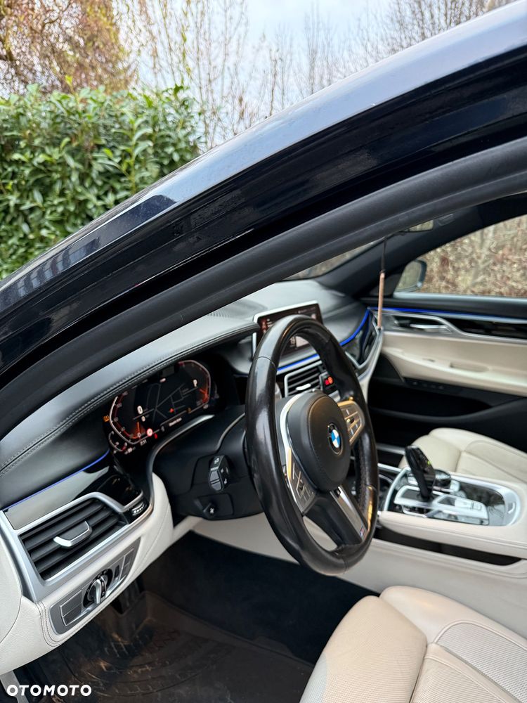 BMW Seria 7 750i xDrive sport - 25