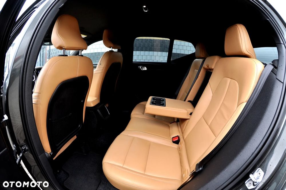 Volvo XC 40 - 25