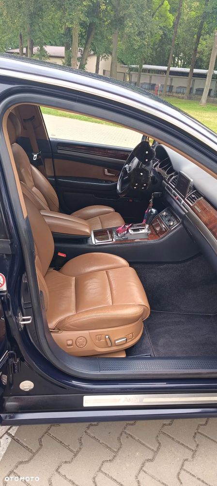 Audi A8 4.2 L Quattro - 16