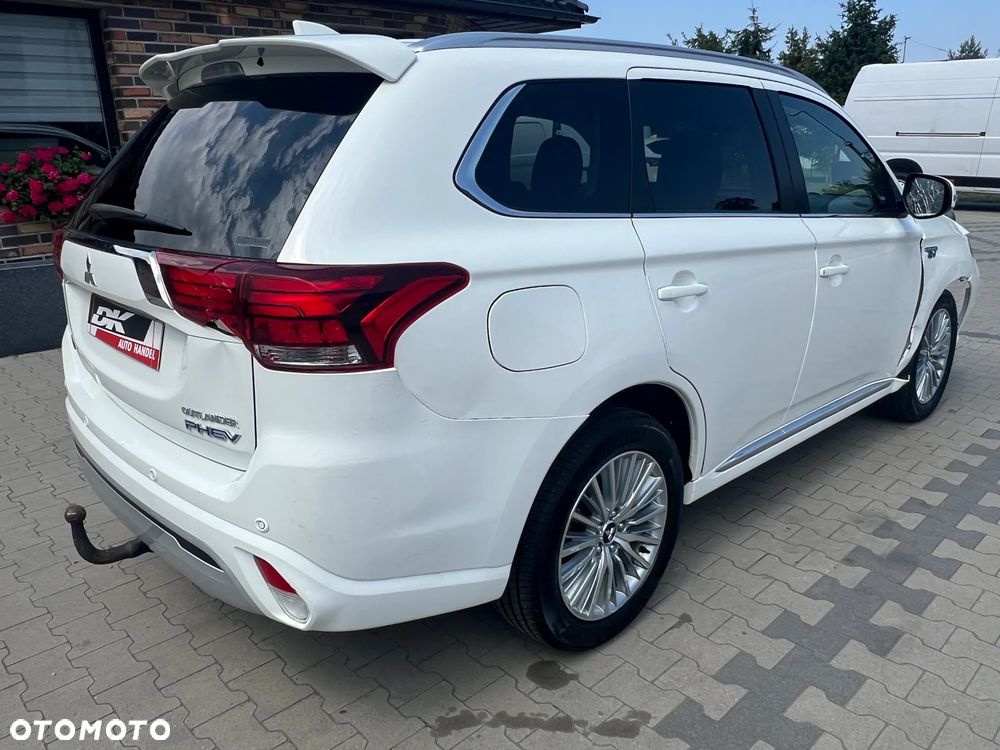 Mitsubishi Outlander 2.4 4WD - 5
