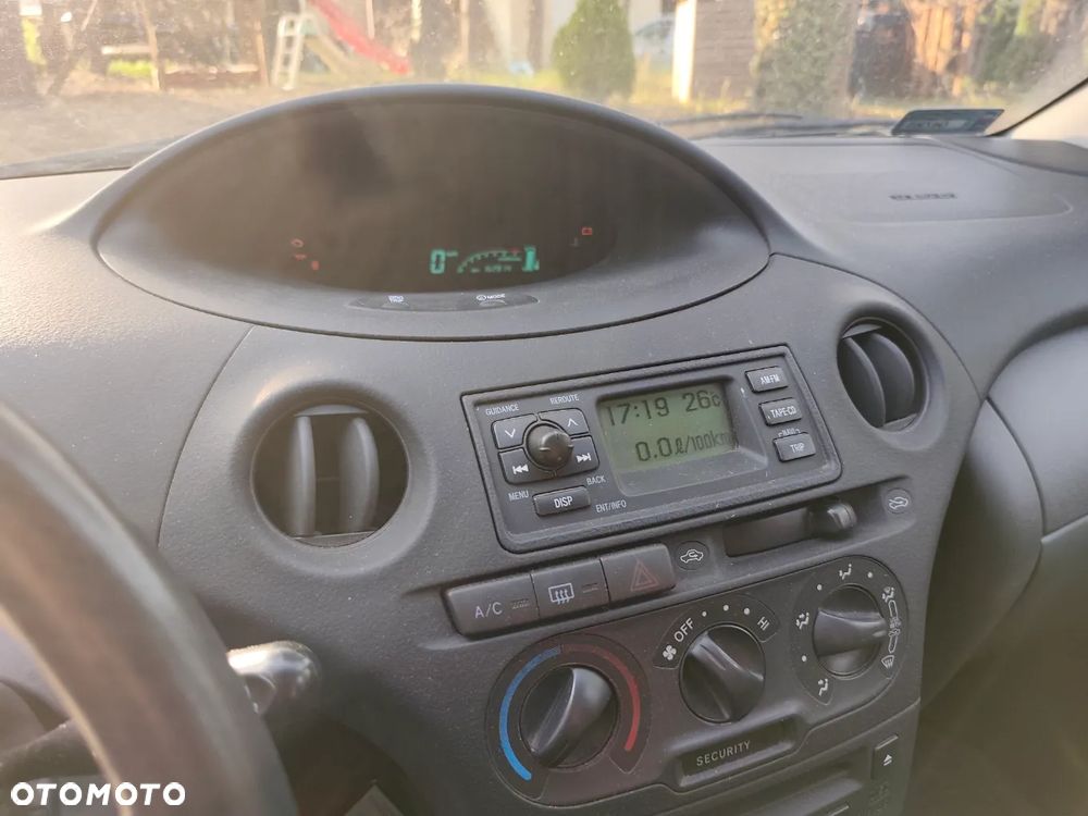 Toyota Yaris - 12