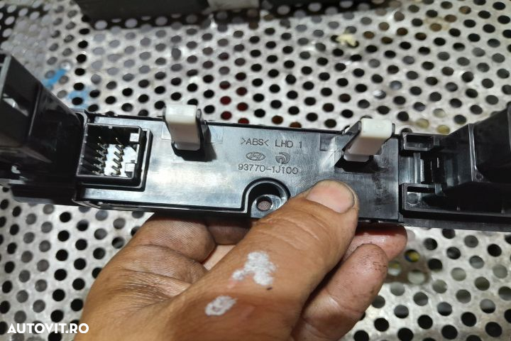 Buton avarie 93770-1J100 937701J100 93770-1J100 937701J100 Hyundai i2 - 3