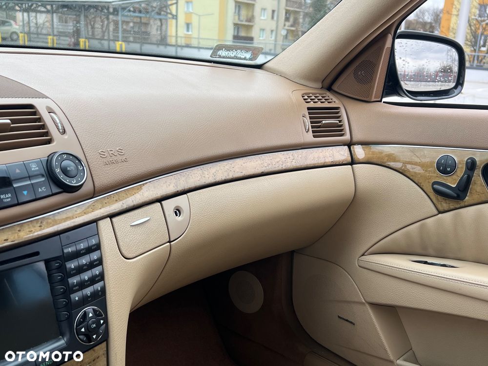 Mercedes-Benz Klasa E 500 T 4Matic Automatik Avantgarde - 16