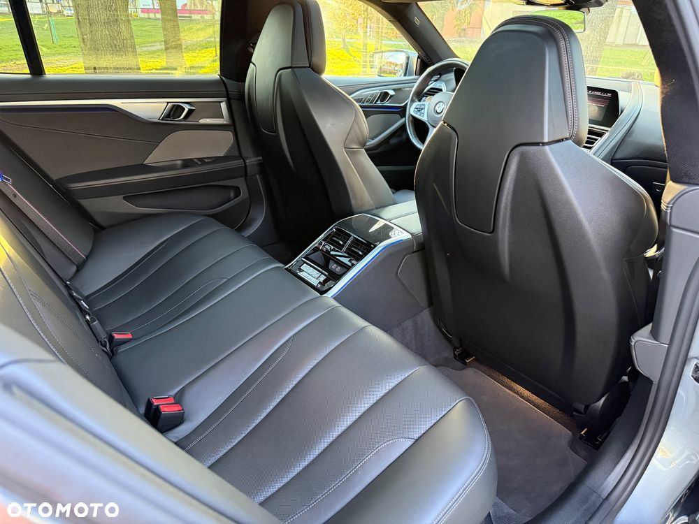 BMW Seria 8 - 38