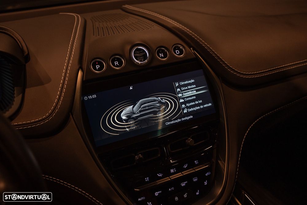 Aston Martin DBX - 31