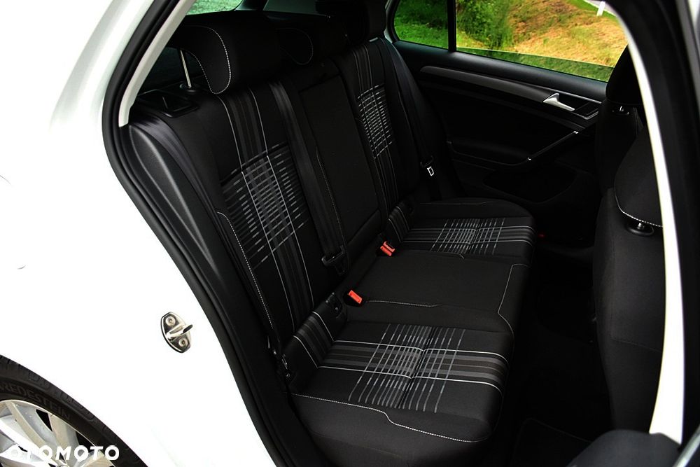 Volkswagen Golf 2.0 TDI BlueMotion Technology Lounge - 33