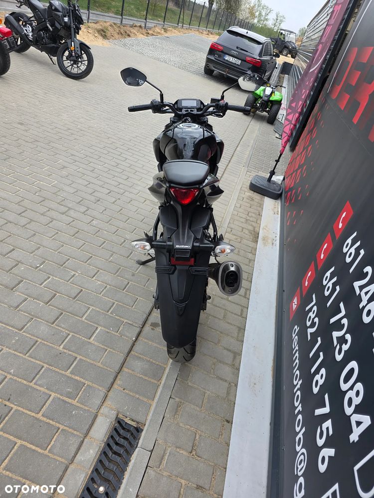 Suzuki GSX - 17