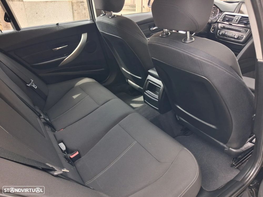 BMW 320 d EfficientDynamics Line Sport - 8