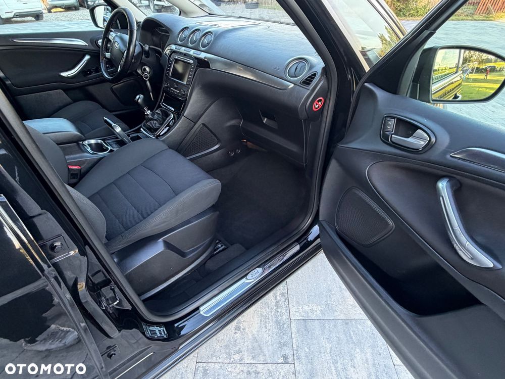 Ford S-Max - 13
