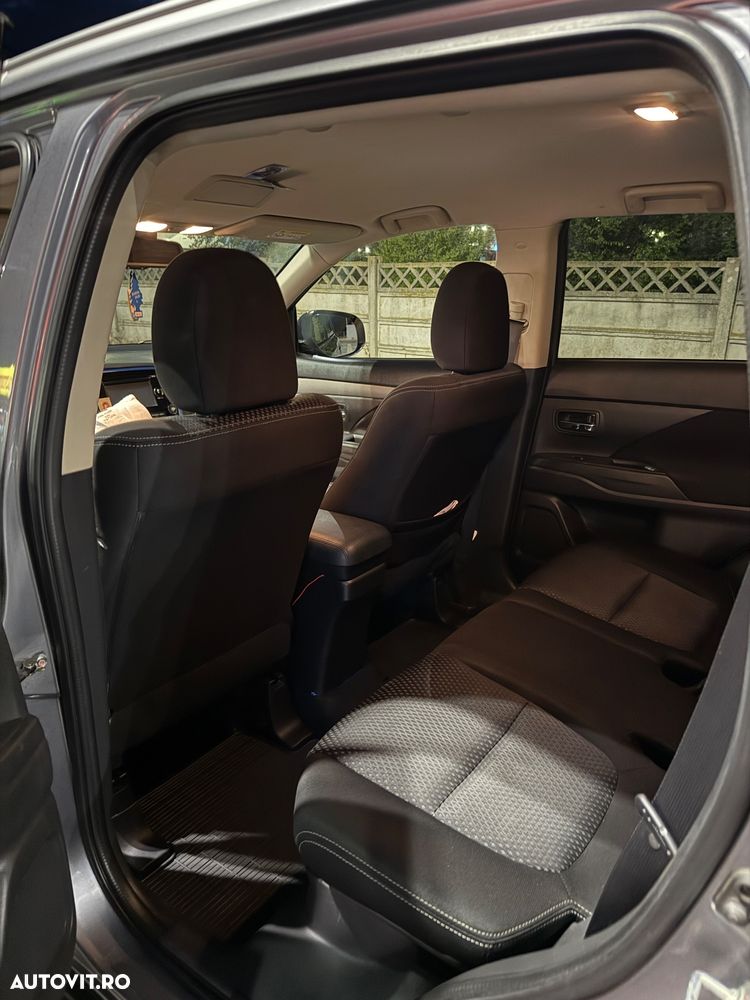 Mitsubishi Outlander - 8