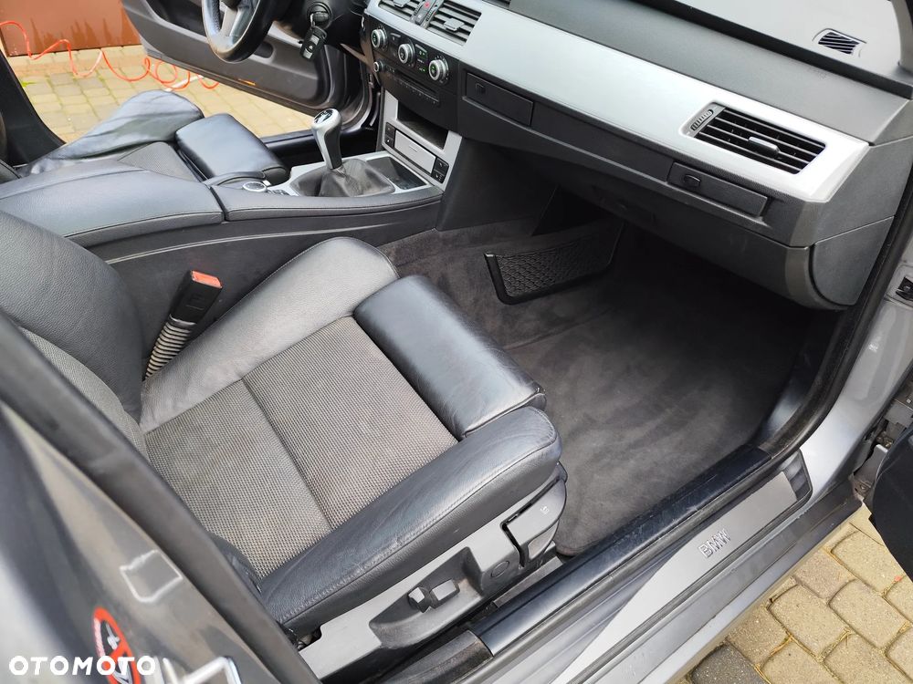 BMW Seria 5 525d xDrive - 10