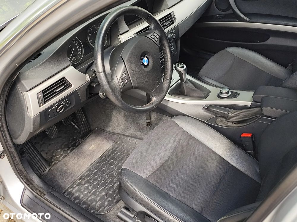 BMW Seria 3 325i xDrive Edition Exclusive - 23