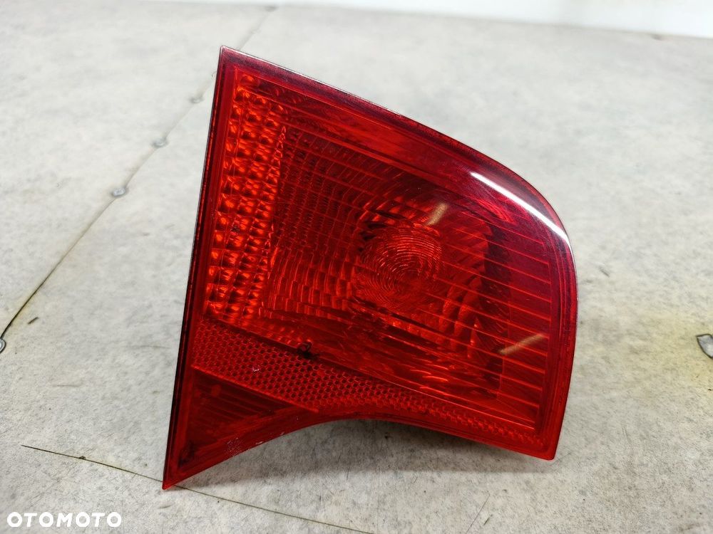 LAMPA TYLNA LEWA W KLAPE AUDI A4 B7 8E5945093A HELLA SEDAN - 2