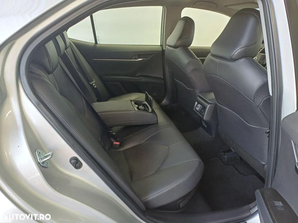 Toyota Camry 2.5 Exclusive - 25