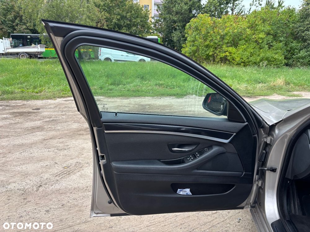 BMW Seria 5 520d - 23