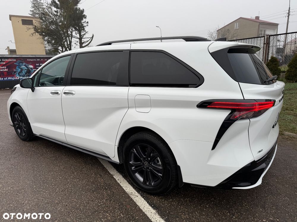 Toyota Sienna - 6