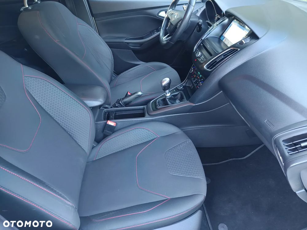 Ford Focus 1.0 EcoBoost Start-Stopp-System ST-LINE - 33