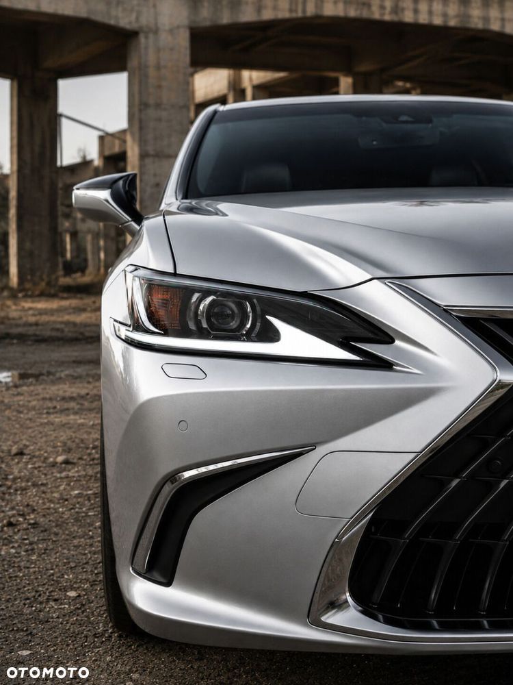 Lexus ES 300h Business Edition - 15