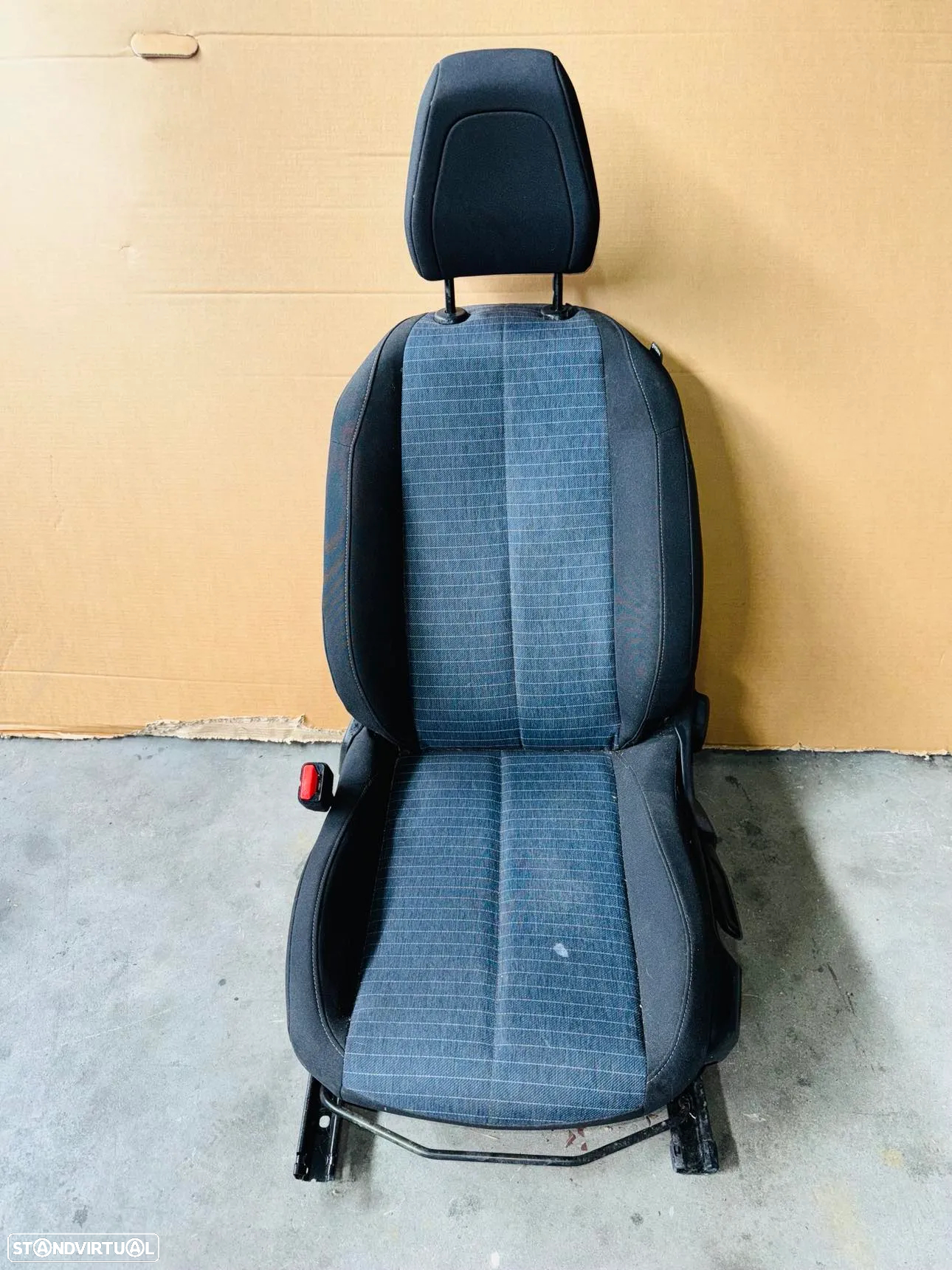 Banco Frente Esquerdo Peugeot 208 - 2019 / 2024 - 2