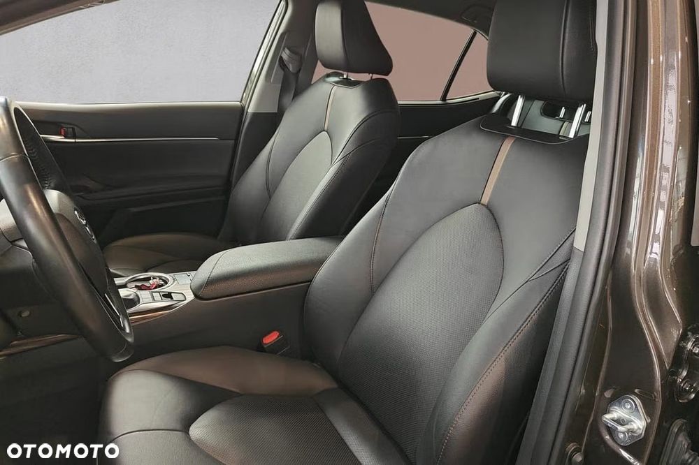 Toyota Camry Executive - 10