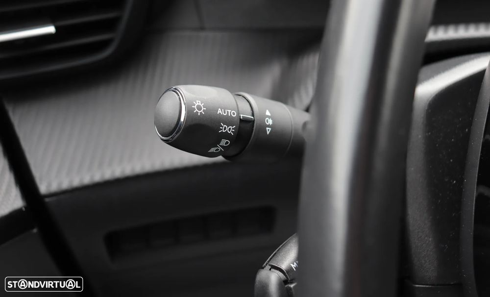 Peugeot 2008 PureTech 130 EAT8 GT - 28
