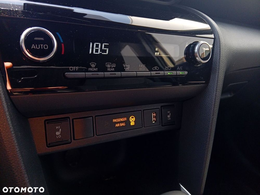Toyota Yaris Cross - 18