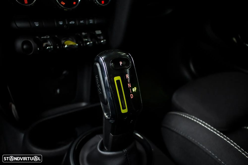 MINI 3 Portas Cooper SE Essential - 18